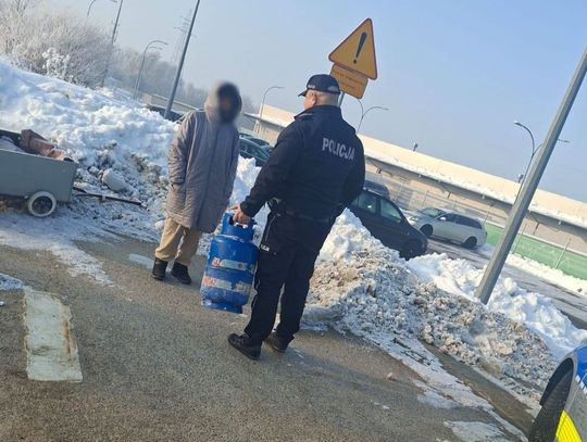 Dzielnicowy blisko ludzi. Kolejne wsparcie dla osób w kryzysie bezdomności Dzielnicowy blisko ludzi. Kolejne wsparcie dla osób w kryzysie bezdomności