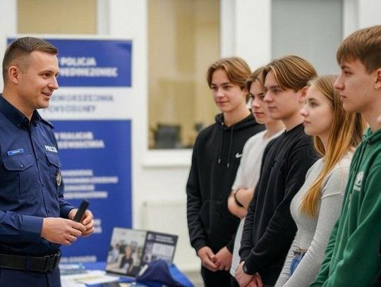 Dzień Służby Publicznej: Dołącz do policji, służ ojczyźnie!