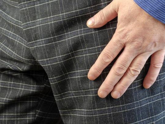 Eleganckie spodnie męskie w kratę jako baza stylizacji. Przedstawiamy 8 outfitów!