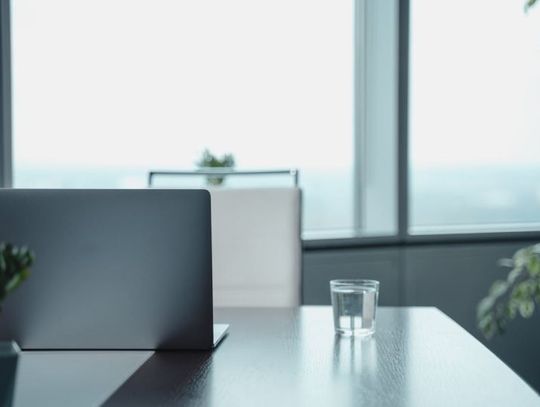 Ergonomia, która zmienia codzienną pracę przy komputerze. O co zadbać?
