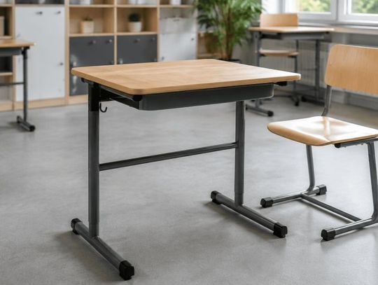 Ergonomia stolików szkolnych – jakie cechy powinny posiadać tego typu meble?
