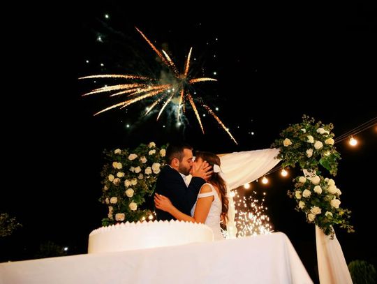 Fajerwerki na wesele - wszystko, co warto wiedzieć przed wyborem pokaz fajerwerków na weselu