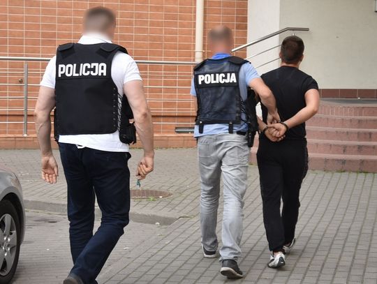 FILM, FOTO: Policjanci odzyskali skradziony samochód