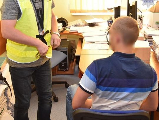 FILM: Oszuści wyłudzali w internecie zaliczki