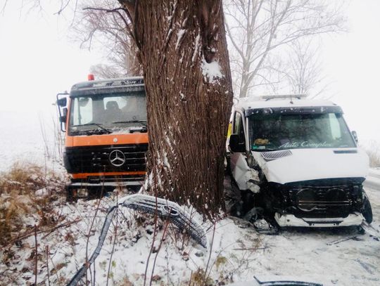 [FOTO] 24 kolizje spowodowane nagłą zmianą pogody. Zima zaskoczyła drogowców i… kierowców