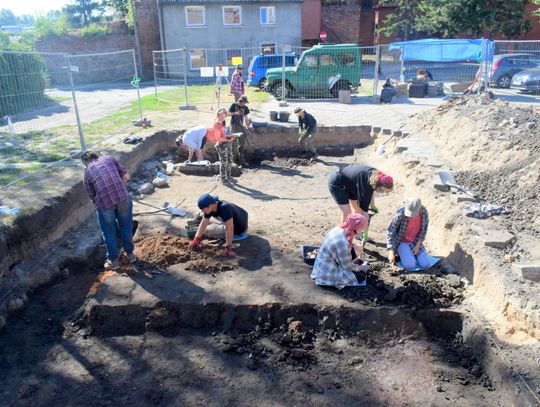 [FOTO] Badania archeologiczne w Skarszewach. Do tej pory odkryto warstwy z okresu ostatnich dwóch stuleci