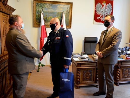 [FOTO] Bohaterski leśnik nagrodzony! Wraz z żoną uratował życie 3-letniego Kordiana