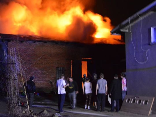FOTO, FILM: Groźny pożar budynku w Zblewie