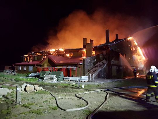 FOTO, FILM: Ogromny pożar wybuchł o 2 w nocy. Ogień doszczętnie strawił największą dyskotekę na Pomorzu! 