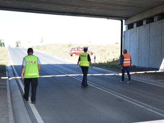 FOTO, FILM: Policjanci analizowali przyczyny i okoliczności wypadku drogowego 