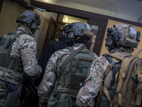 [FOTO, FILM] Pozbawił wolności, zabił, ukrył i spalił zwłoki! Policjanci zatrzymali trzy osoby