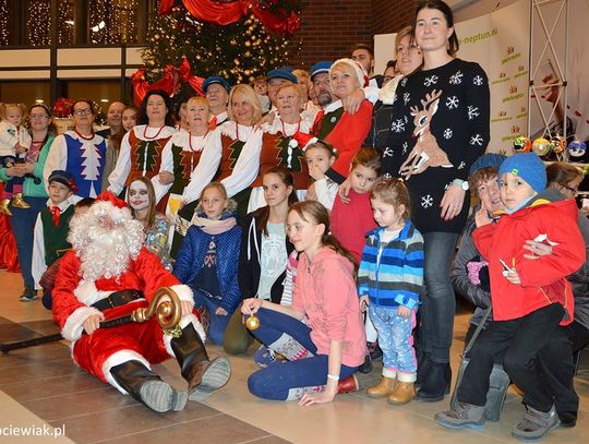 FOTO, FILM: Rodzinne malowanie w świątecznej atmosferze 