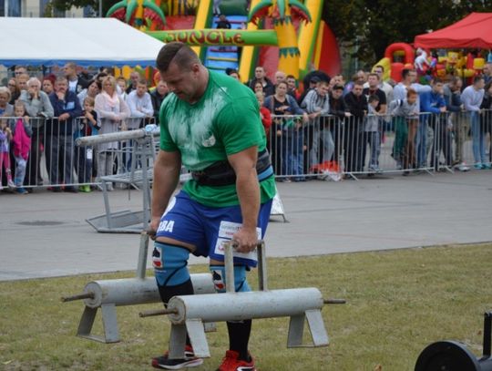 FOTO, FILM: Starcie Gigantów! Zobacz zmagania zawodników w Pucharze Polski Strongman