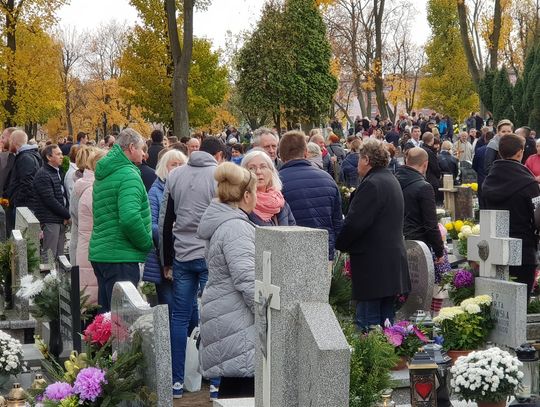FOTO/ FILM: Uroczystość Wszystkich Świętych. Byliśmy na cmentarzach razem z Wami 