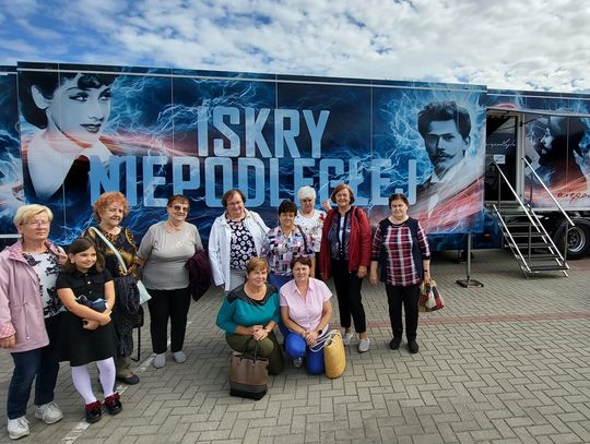 [FOTO] „Iskry Niepodległej” w Zblewie. Multimedialny bus zaparkował na placu 700-lecia
