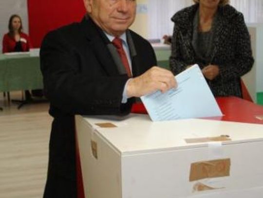 FOTO: Kandydaci przy urnach - zobacz jak głosowały znane osoby