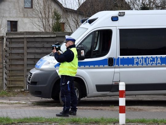 FOTO: Kaskadowy pomiar prędkości. Policjanci skontrolowali 70 pojazdów i nałożyli 26 mandatów 