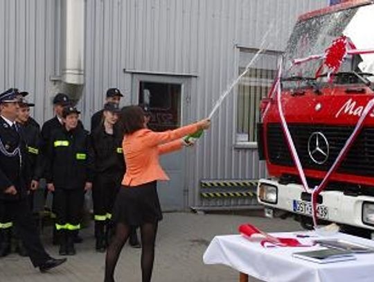 FOTO: Nowy wóz bojowy dla ochotników. Rycerze Floriana z nowym samochodem ratowniczo – gaśniczym 