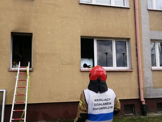 [FOTO] PILNE. Pożar mieszkania w bloku na osiedlu Kopernika. Działania trwają 