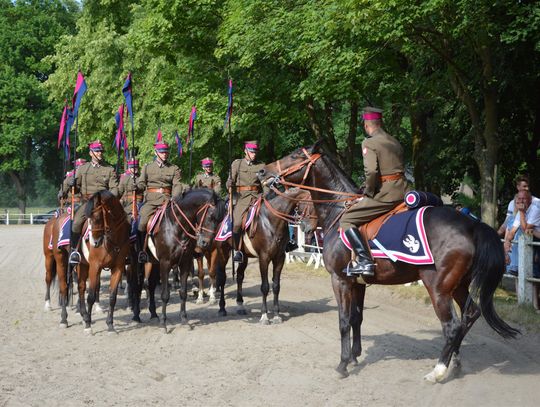 FOTO: Podziękowania, wystrzały armatnie i tętent kopyt 