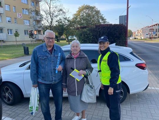 [FOTO] Policjanci zadbali o bezpieczeństwo seniorów z okazji ich święta