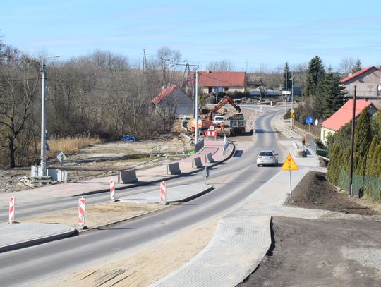 [FOTO] Prace idą pełną parą. Wkrótce zakończą się utrudnienia na skrzyżowaniu DW 224 i DW 222