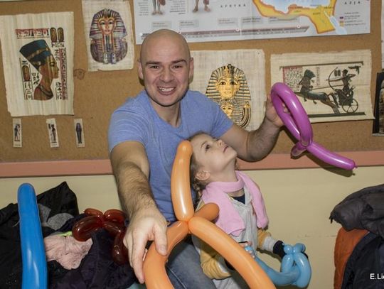 FOTO: Przez zabawę dali radość podopiecznym szpitala 