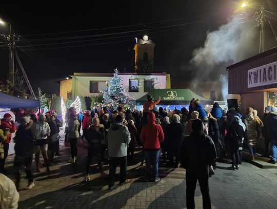 [FOTO] Rozświetlenie odblaskowej choinki w Lubichowie! 