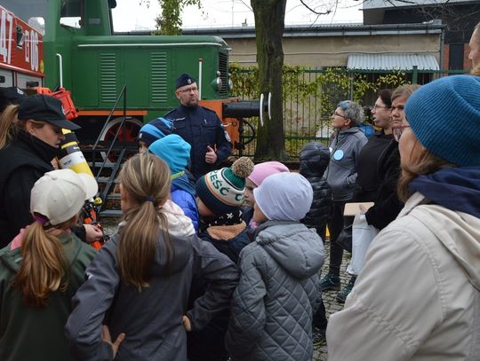 [FOTO] Spotkanie tczewskich policjantów z dziećmi i młodzieżą, a także z ich rodzicami na temat bezpieczeństwa