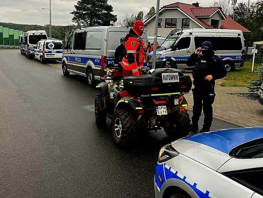 [FOTO] Trwa obława na mordercę dziecka. W akcji ponad 1000 funkcjonariuszy!