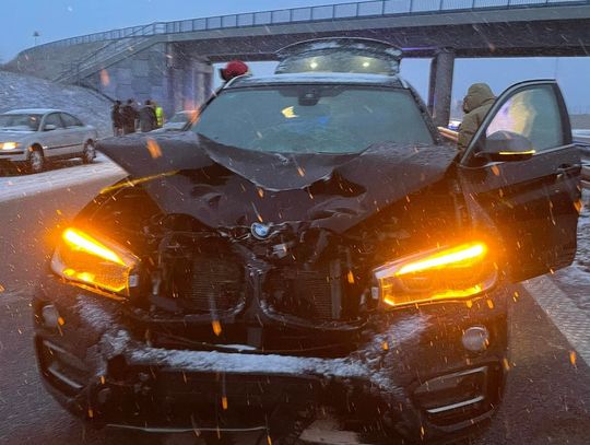 [FOTO] WAŻNE: Śmiertelne potrącenie pieszego na A1. Ruch w kierunku Łodzi całkowicie wstrzymany 