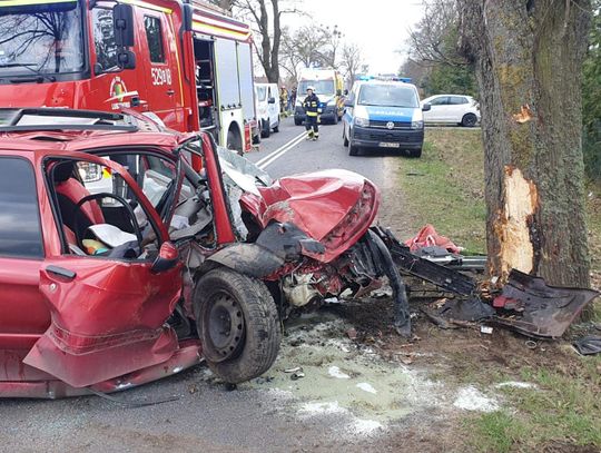 [FOTO] WAŻNE: Wypadek w Mościskach. Na miejscu pracują służby. Trzy osoby trafiły do szpitala, w tym dwoje dzieci