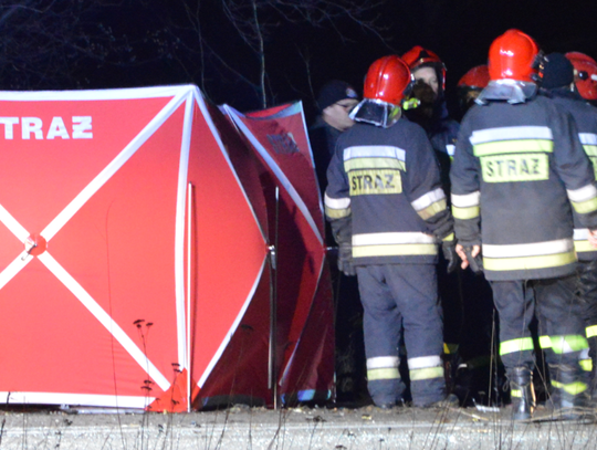 FOTO: Weekend na drogach: Tragiczny wypadek na DK 22. Zginęła jedna osoba, dwie zostały ciężko ranne. 