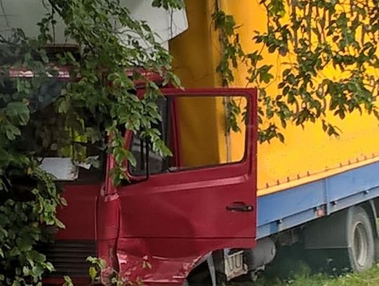 FOTO: Wypadek na drodze wojewódzkiej 222 w pobliżu miejscowości Trzcińsk.