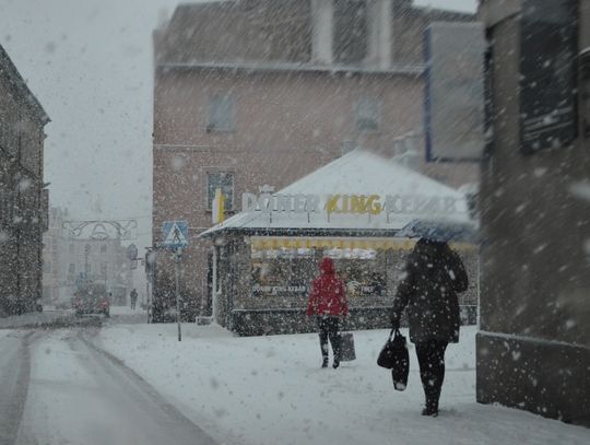 FOTO: Zima na drogach. Sprawdź, gdzie zadzwonić by zgłosić potrzebę interwencji! 