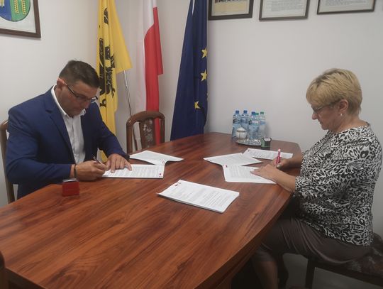 Gmina Bobowo zyska kolejne utwardzone drogi - podpisano już umowy
