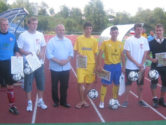 Grali pięknie, dla „Kazika”. Turniej  Starogard Deyna Cup 2012