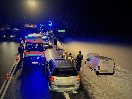 Groźny wypadek na DK91 w Subkowach. Jedna osoba trafiła do szpitala Groźny wypadek na DK91 w Subkowach. Jedna osoba trafiła do szpitala