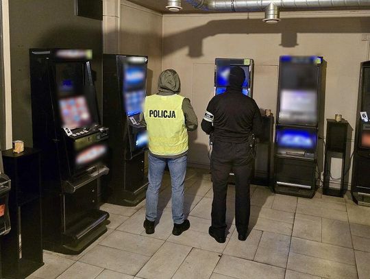 „Hazardowy biznes” przerwany – kilkanaście nielegalnych automatów w rękach służb