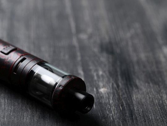 Historia i rozwój e-papierosów: od wynalazku do nowoczesnych technologii