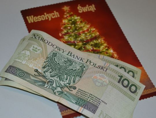 Ile dają na Święta? Przeglądamy świąteczne portfele pracowników. Którzy pracodawcy doceniają najbardziej? 