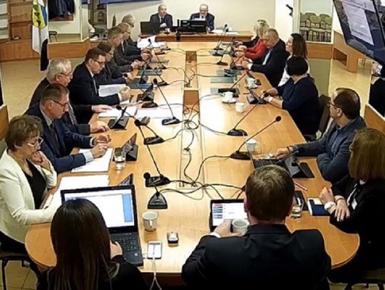 Ile oni zarabiają? Przyglądamy się Radzie Gminy Kaliska 