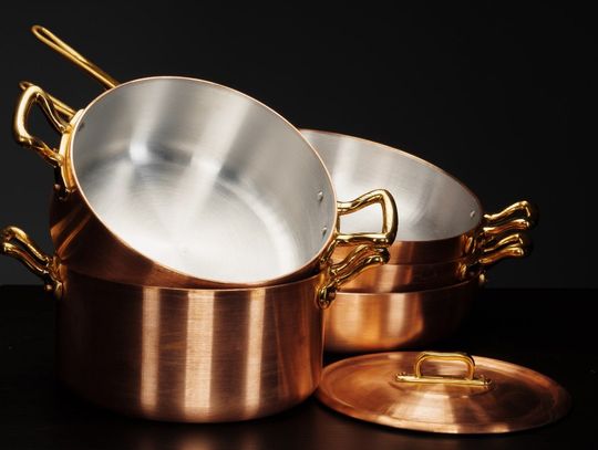 Jak prawidłowo pielęgnować i czyścić naczynia z miedzi