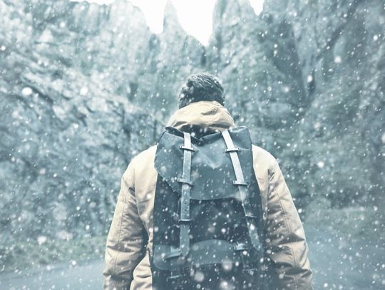 Jak wybrać modną i ciepłą kurtkę zimową na dużego pana?