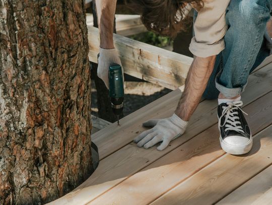 Jak wybrać wykonawcę podbitki dachowej?