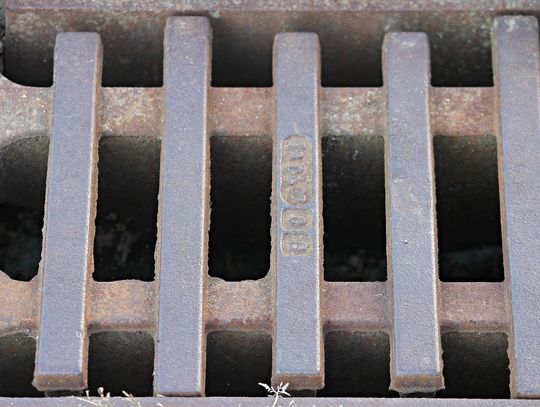 Jaki kanał rynnowy do odwodnienia liniowego wybrać? Dobór drenażu zależy głównie od terenu oraz intensywności opadów