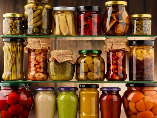 Jakie słoiki na przetwory wybrać? Poradnik dla domowych smakoszy