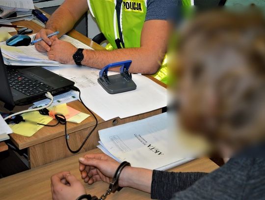 Jeśli już kraść, to z rozmachem. 21-letni chłopak próbował ukraść... autobus z zajezdni. Odpalił silnik i... 