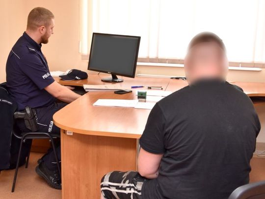 Kierował po alkoholu, uderzył w płot i uciekł