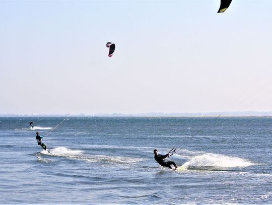 Kitesurfing – jak zacząć? Jaki sprzęt potrzebny?